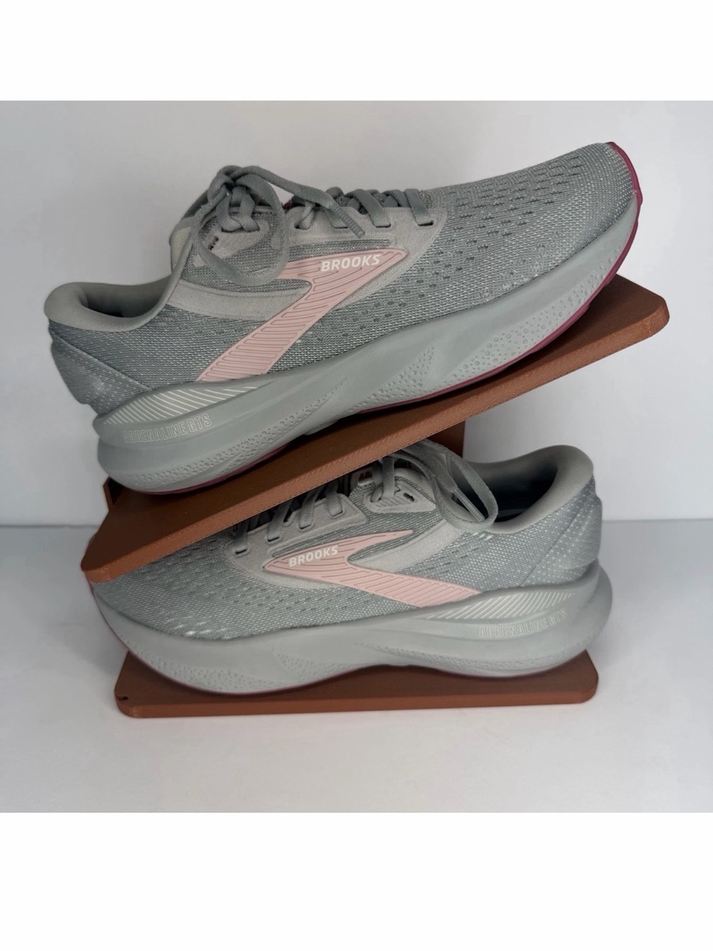 BROOKS Adrenaline GTS 24 Womens Size 7.5 2A NARROW Grey Running Shoes